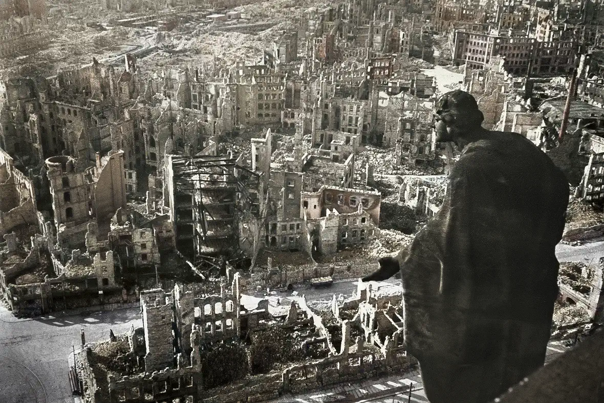 Picture depicting the ruins of Dresden after World War 2
